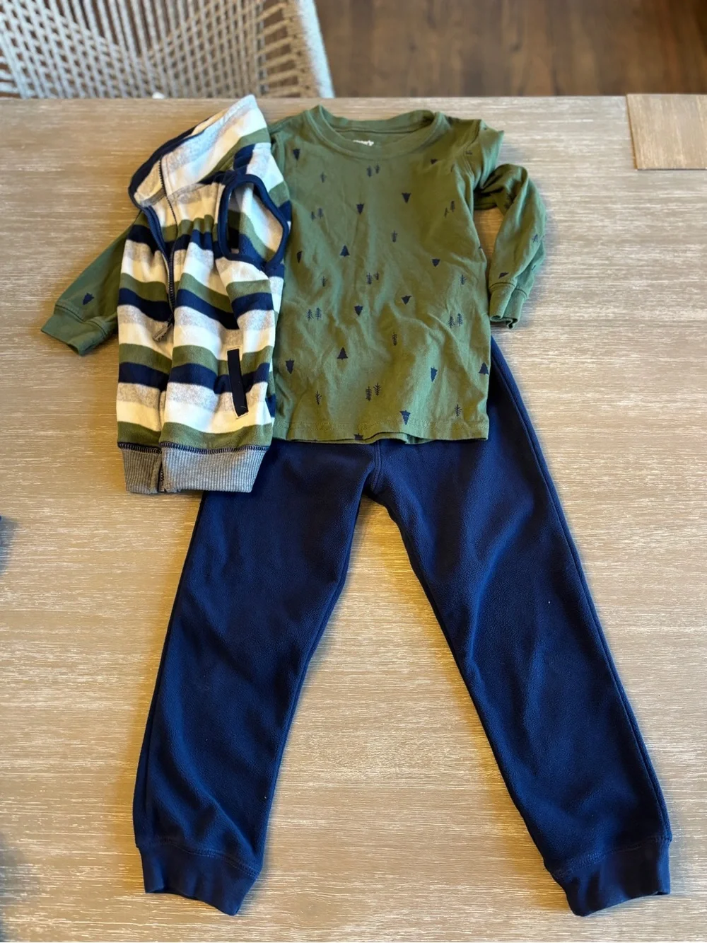Bundle of toddler boy clothing (4T), cute outfits, 15 pieces! MIX & MATCH! - Picture 14 of 16